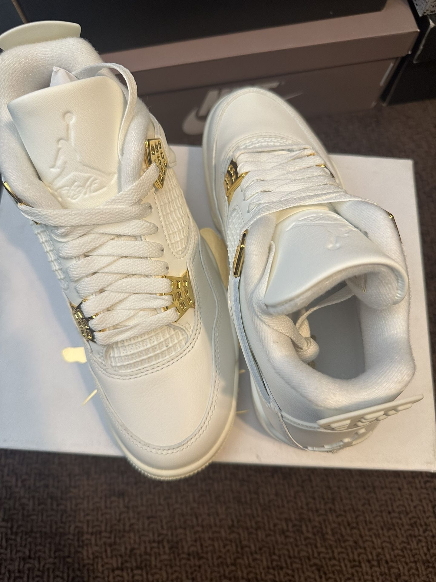 Jordan Metalic Gold/ Sail