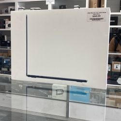 Open Box 13” MacBook Air M2 Chip 16gb/256gb SSD