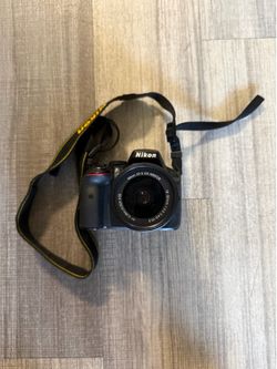 Nikon D5300 w/3 lens and flash
