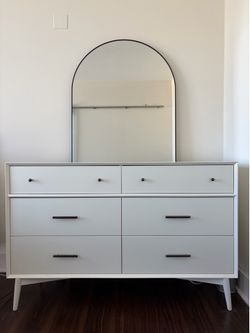 LIKE NEW! West Elm Mid-Century 6-Drawer Dresser – White