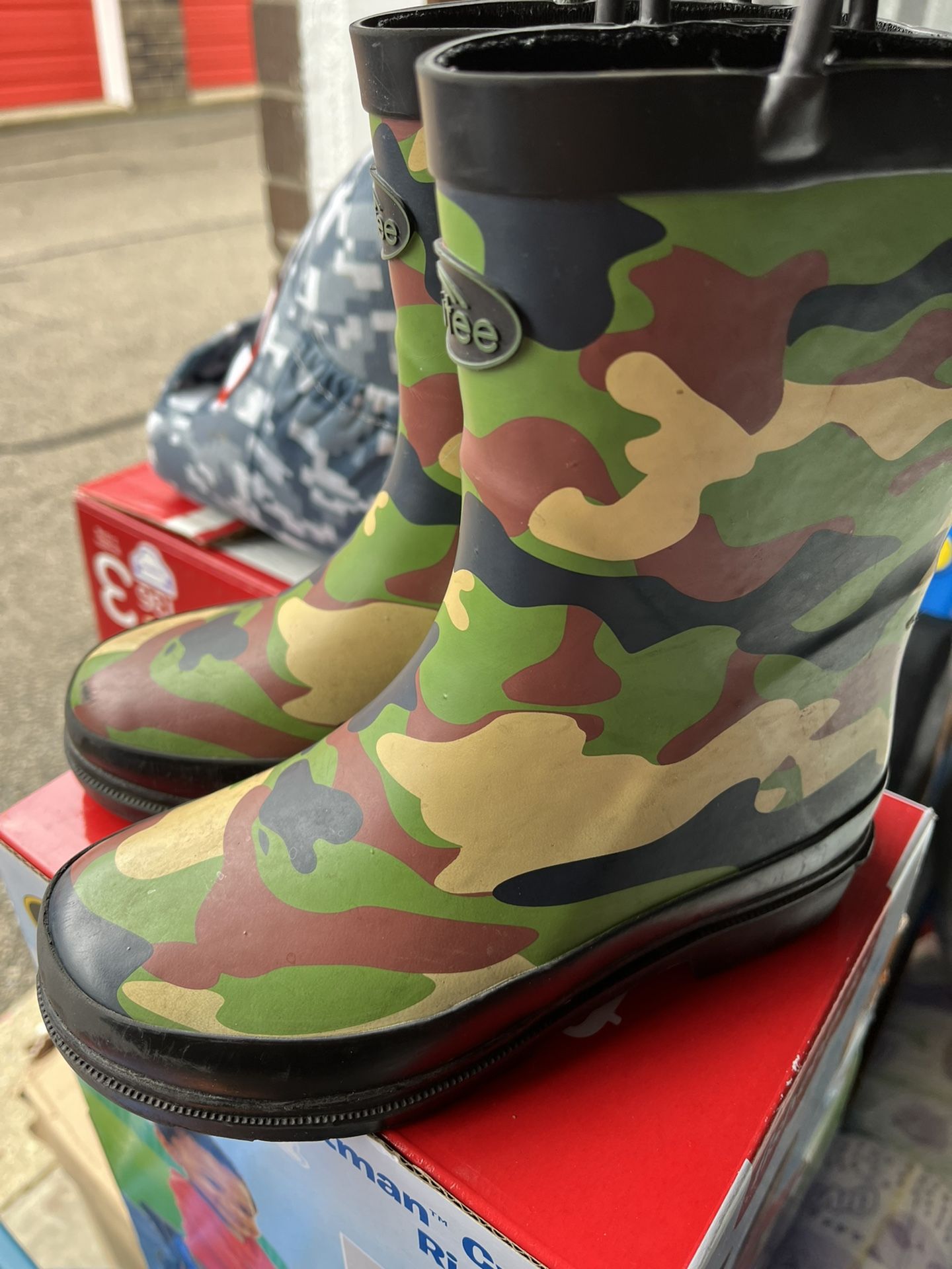 Kids 11c Rain boots