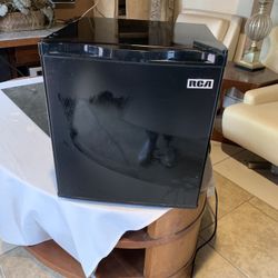 Mini RCA Fridge