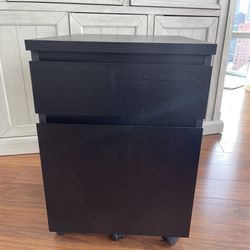 Rolling vertical file cabinet with storage drawer