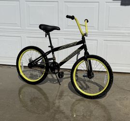 Huffy Rock It BMX Bike with 20” wheels
