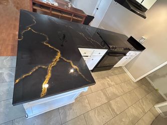 Selllibg epoxy countertops