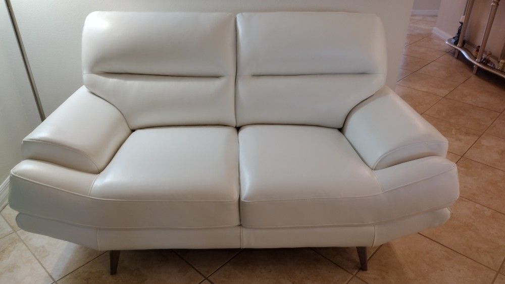 Loveseat 