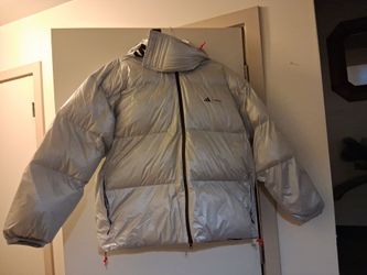 Men's Adidas x Moon Boot  Padded Down Puffy coat size large brand new sliver