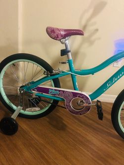 Brand new  Schwinn bike with training wheels for 4 +
