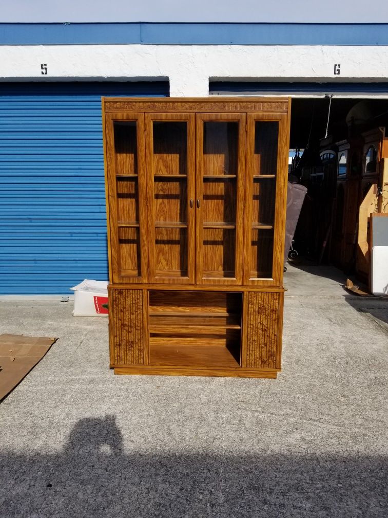 2PC Press Wood w/Maple Finish Lighted China Cabinet