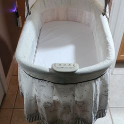 Delta Children Bassinet 
