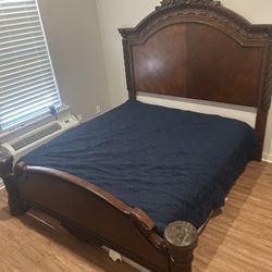 Headboards/Mattress/dresser
