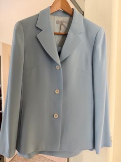 Women's Blazer Skirt Suit - Size 6, Light Blue, Excellent Condition, Dry Cleaned and Ready to Enjoy!