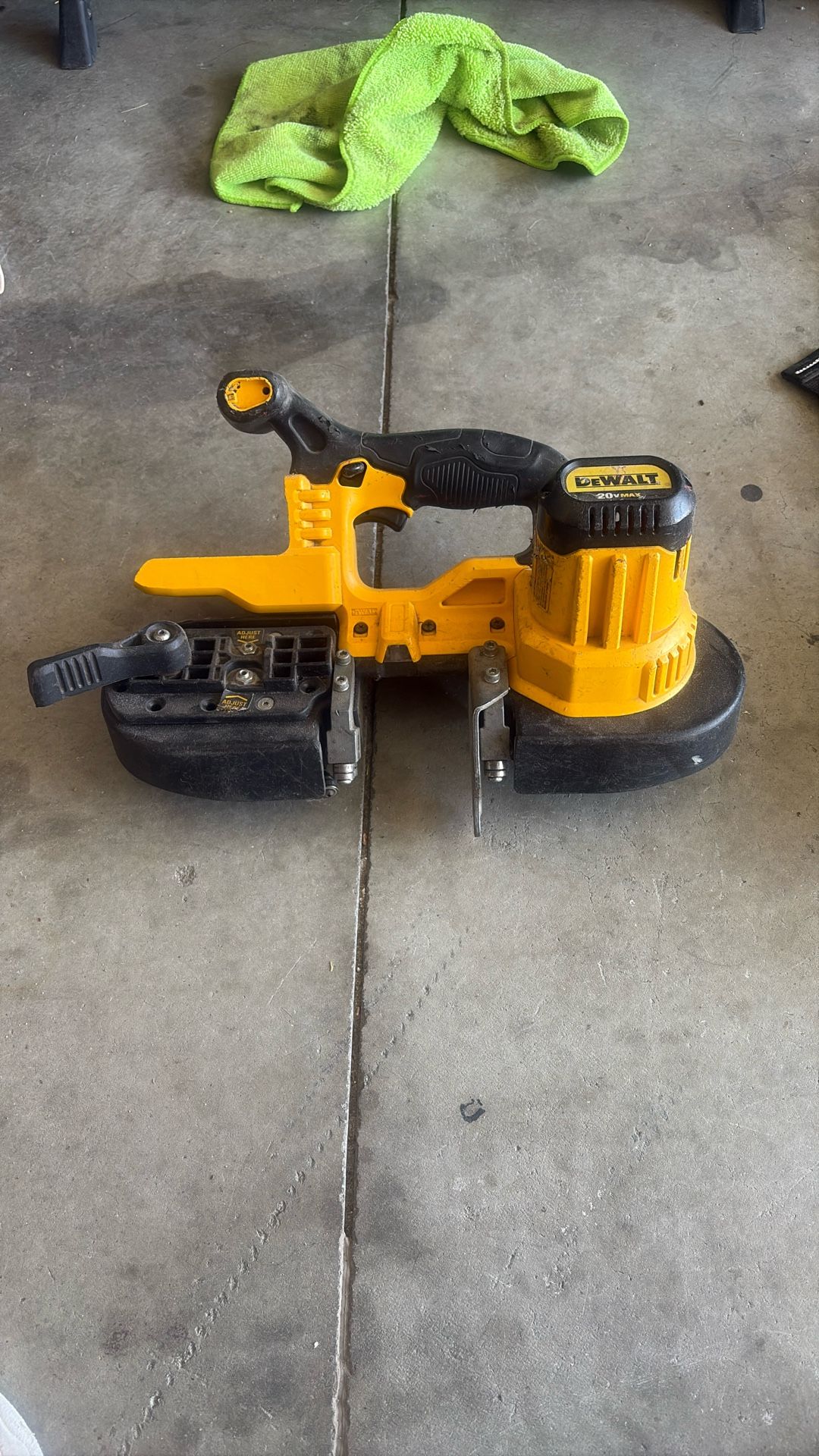 DEWALT 20V MAX Cordless Band Saw