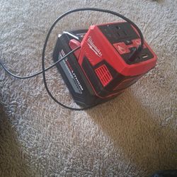 Milwaukee Portable Charger 12.0 Battery And Top Off