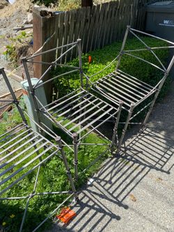 PENDING PICK UP 6/1: 4 sturdy counter stools