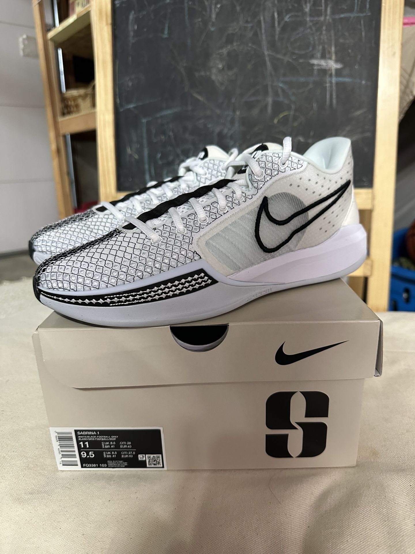 Like New Nike Air Zoom Sabrina 1 Sz 11 W / 9.5 m I Iii Xi