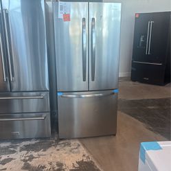 New 32in Wide Frigidaire Refrigerator 