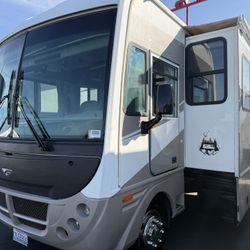 2005 Fleetwood Southwind Class A W/ 2 Slides