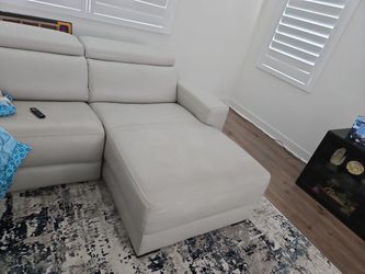 Macys NEVIO left Hand Chaise Very Good Condition