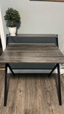 Beautiful And Sturdy study Desk