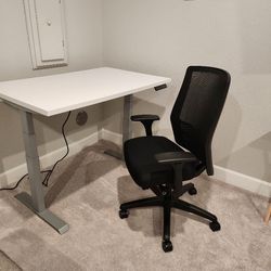 Hight Adjustable Desk & Chair 