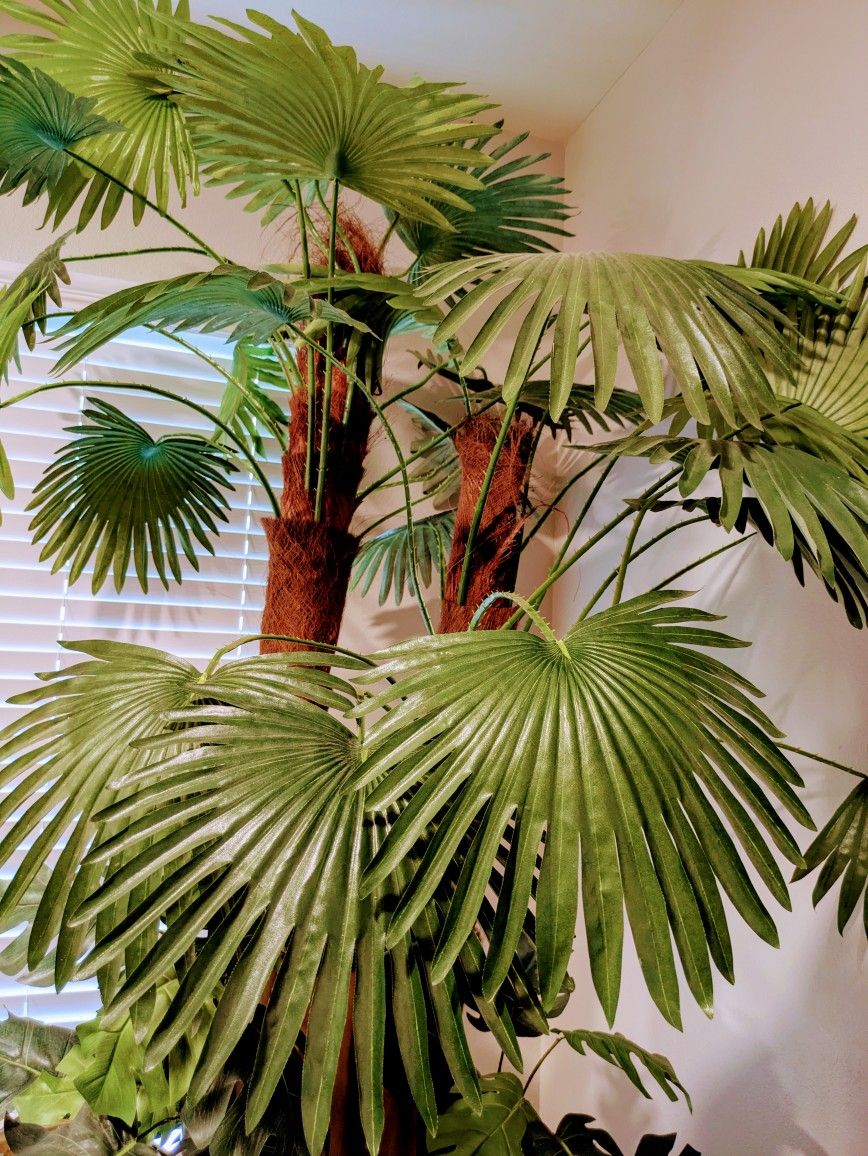 Move Out Sale :Faux Palm Tree With Fountain