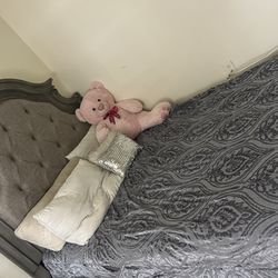 Queen Size Bed Complete With Mattress 