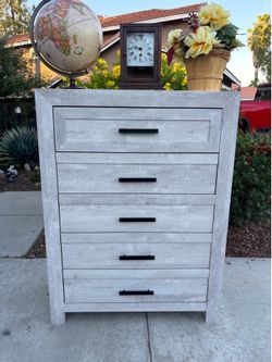 Gray Modern Dresser Chest of Drawers Furniture Excellent Condition