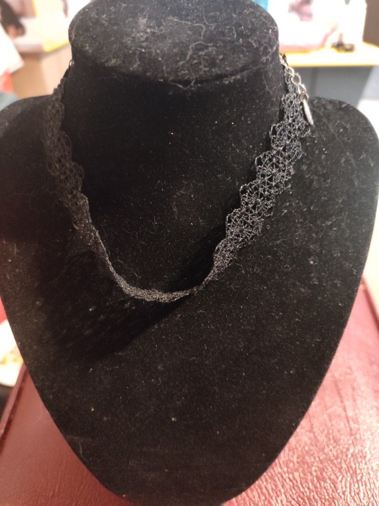 Lace Choker Necklace