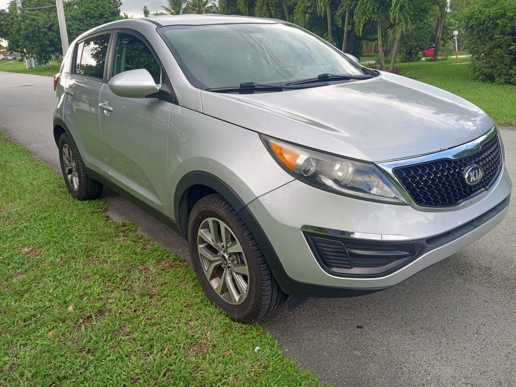 2014. Kia. Sportage.  