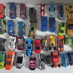 100 diecast hot wheels and matchbox toy cars lot A