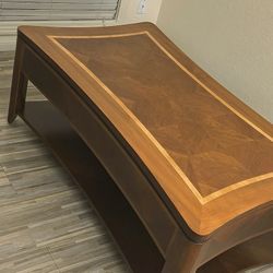 Riverside Furniture Cocktail Table ❤️