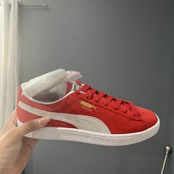 Pumas Red Suede Classic XXI