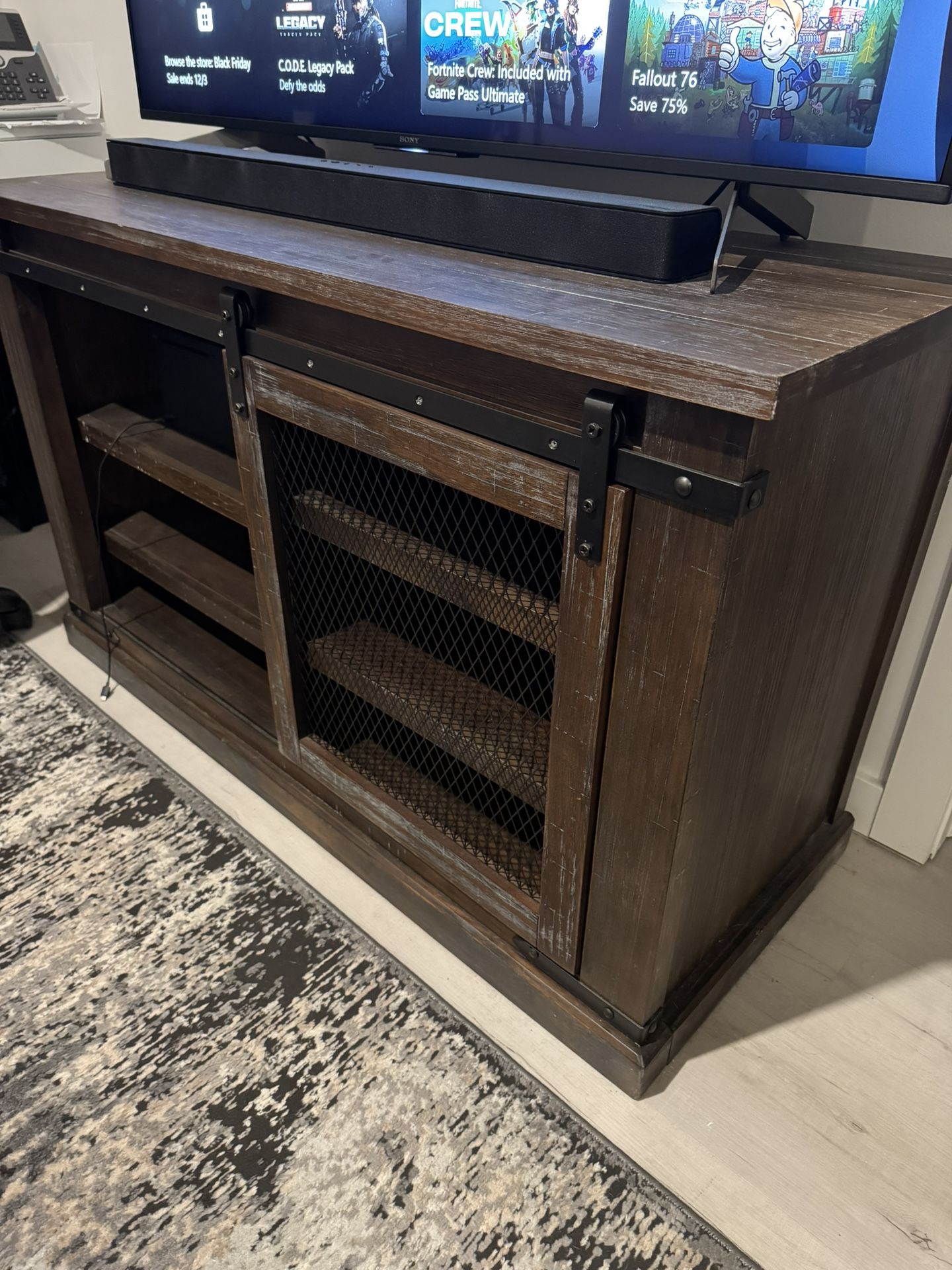 TV Stand/ Entertainment Center