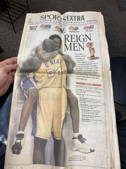 Lakers 2000 kobe championship win news paper reign men