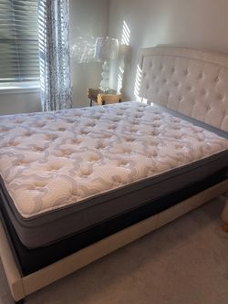 Queen Size Bed/ Nightstand