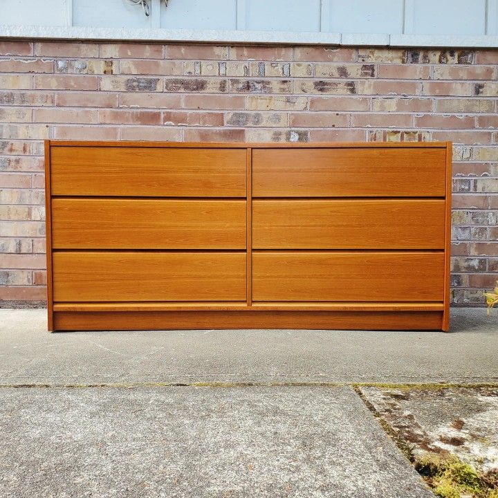 Mid Century Danish Modern Teak 6 Drawer Lowboy Dresser Credenza Vintage