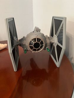 Star Wars Disney store toy box spinning tie fighter ship with lasers