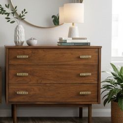 36L18D30H MCM "Bassett" Beautiful wooden chest of 3 drawers dresser Vintage "Bassett" Antique MCM dresser 