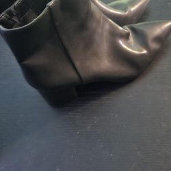 BP Size 8 Black Ankle High Boots With Zipper And Heel 