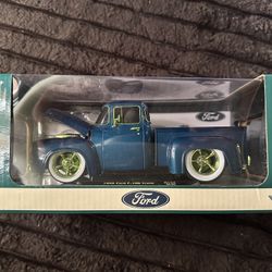 M2 MACHINE CHASE 1956 FORD F-100 TRUCK BLUE 1/24 