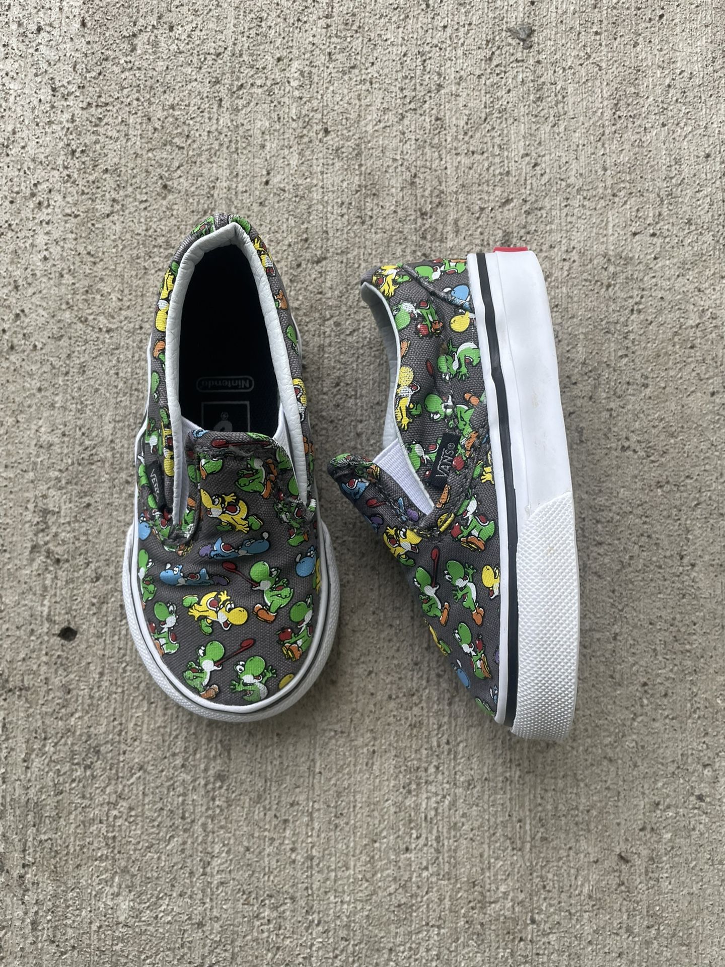 Vans Kids Shoes - Classic Slip-On - Nintendo Yoshi Size 4.5