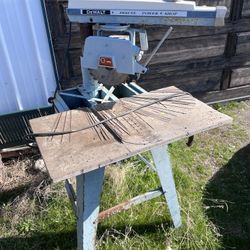 DeWalt Radial Saw - Engine shot