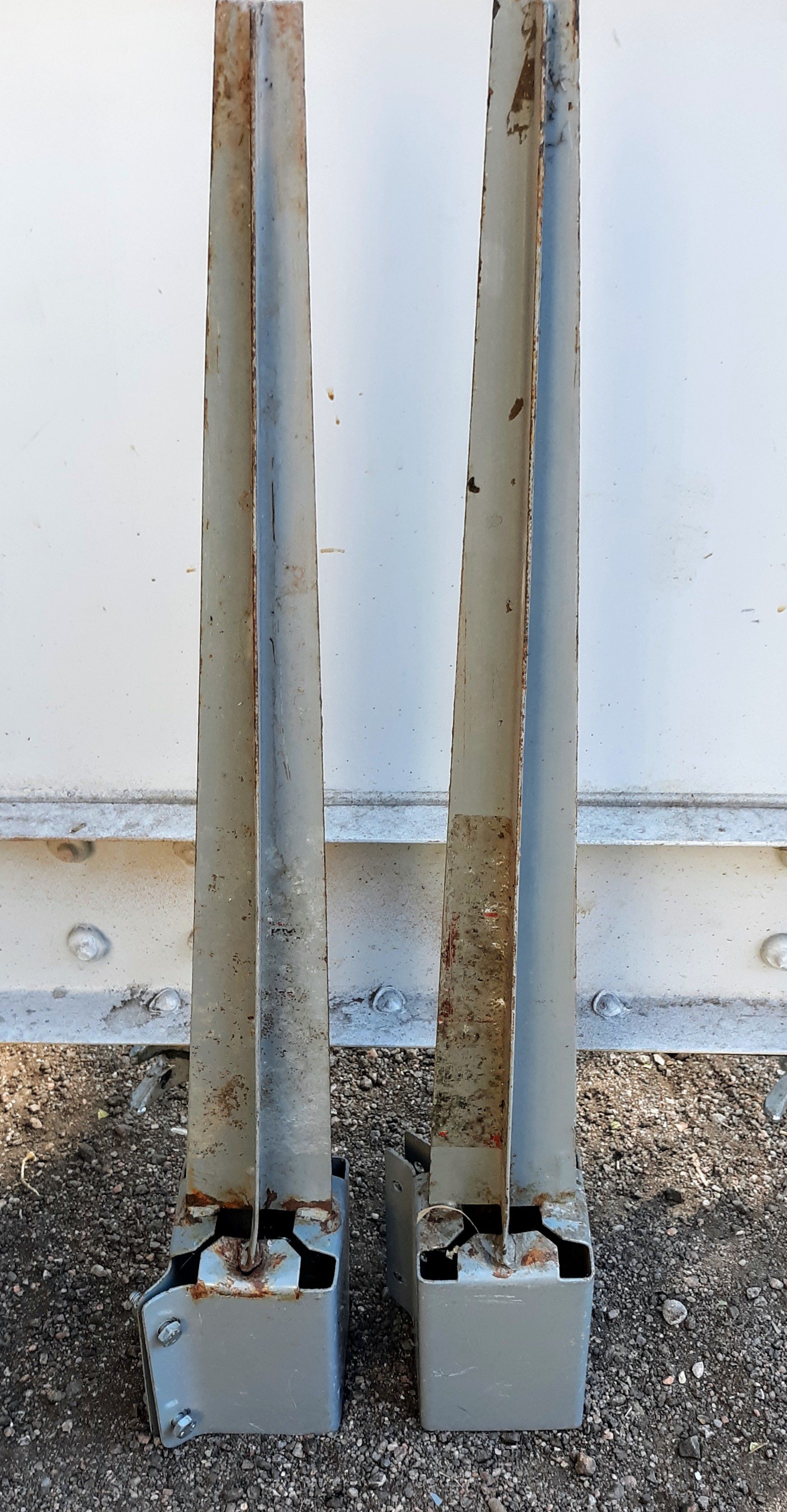 2 Metal posts for wood fence
