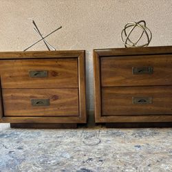 Gorgeous mid century pair of nightstands 