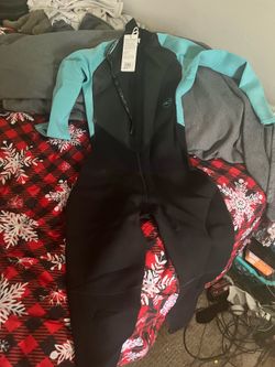 Brand New size Medium O’Neil full body wt suite