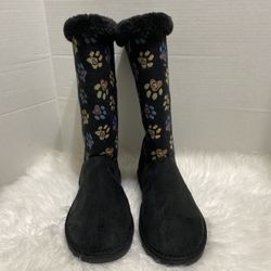 NWB Women’s The Animal Rescue Site Faux Fur Lined Paw Print Boots Size 8 Black