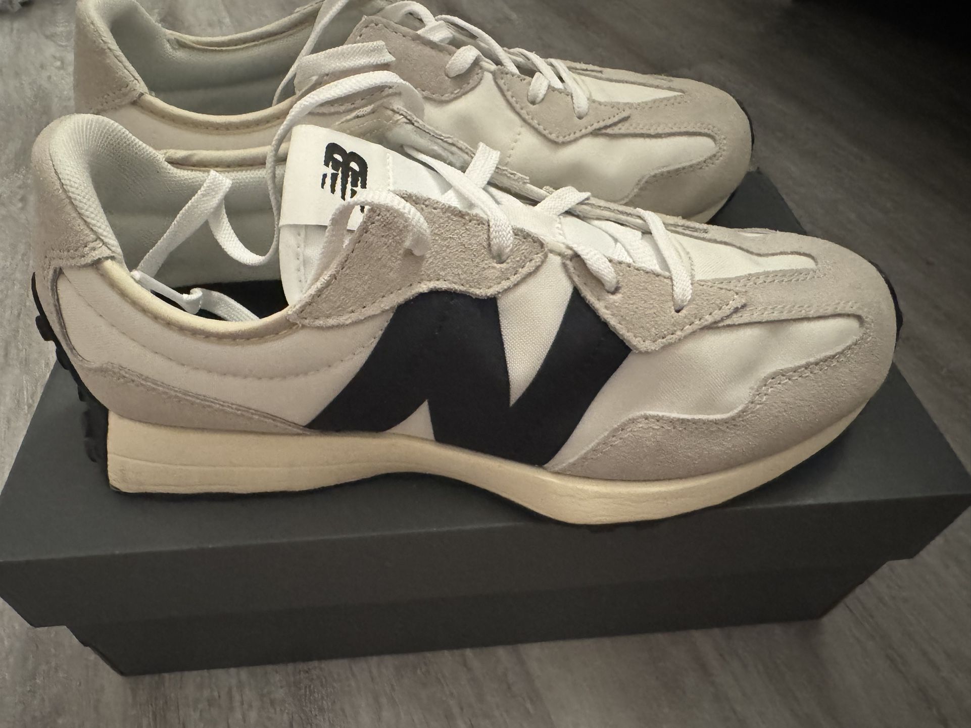 Like new, new balance 8.5 shoes. If they’re posted they’re available. Only msg for pick up