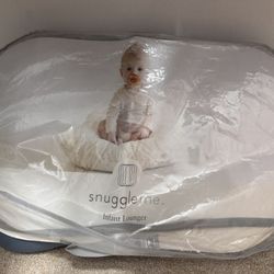 Snuggle Me Infant Lounger