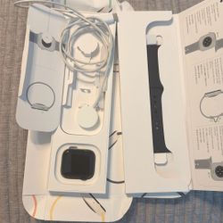 Apple Watch SE 2 / 40MM midnight Color 